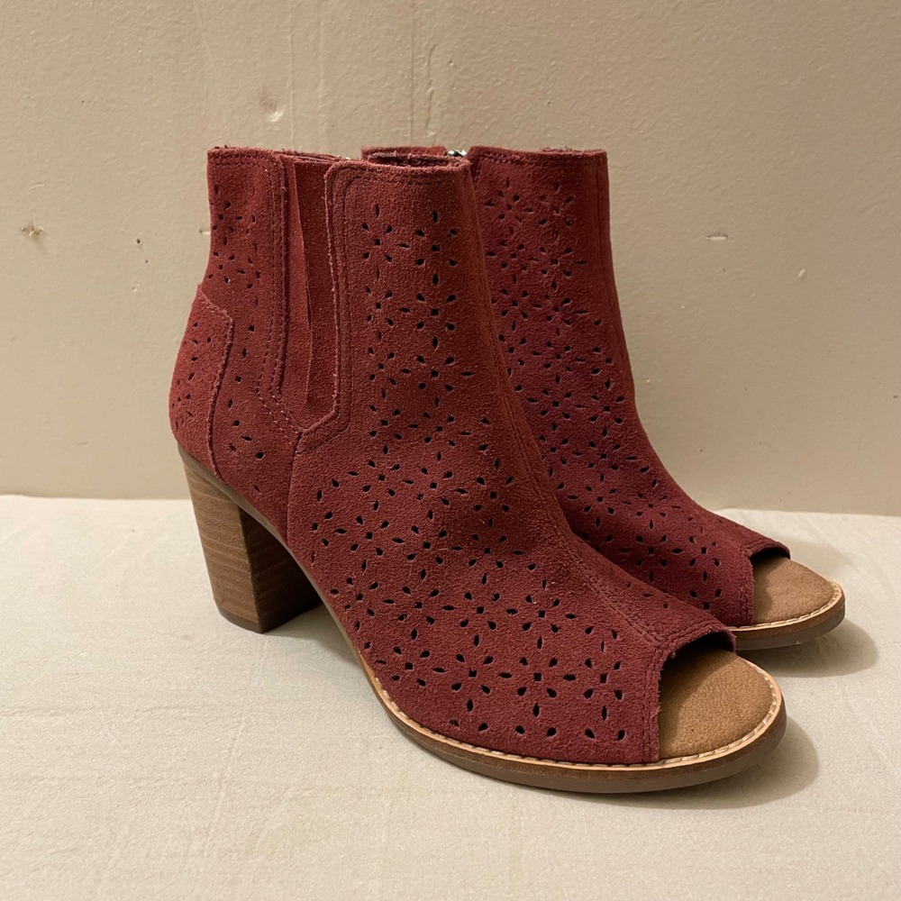 TOMS Women's 6.5 Suede Peep Toe‎ Ankle Booties Laser Cut Heel Boot Red Wine